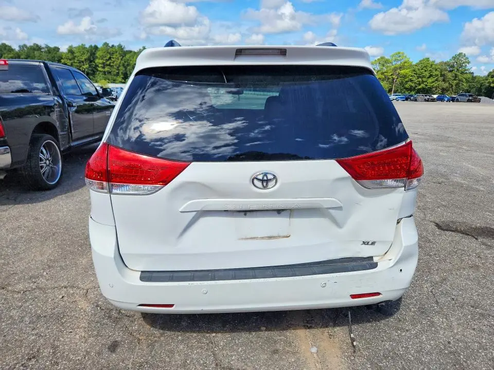 2011 TOYOTA SIENNA XLE 8-PASSENGER  