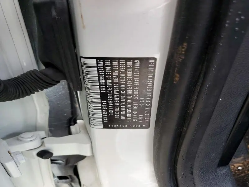 2016 VOLKSWAGEN BEETLE S/SE  