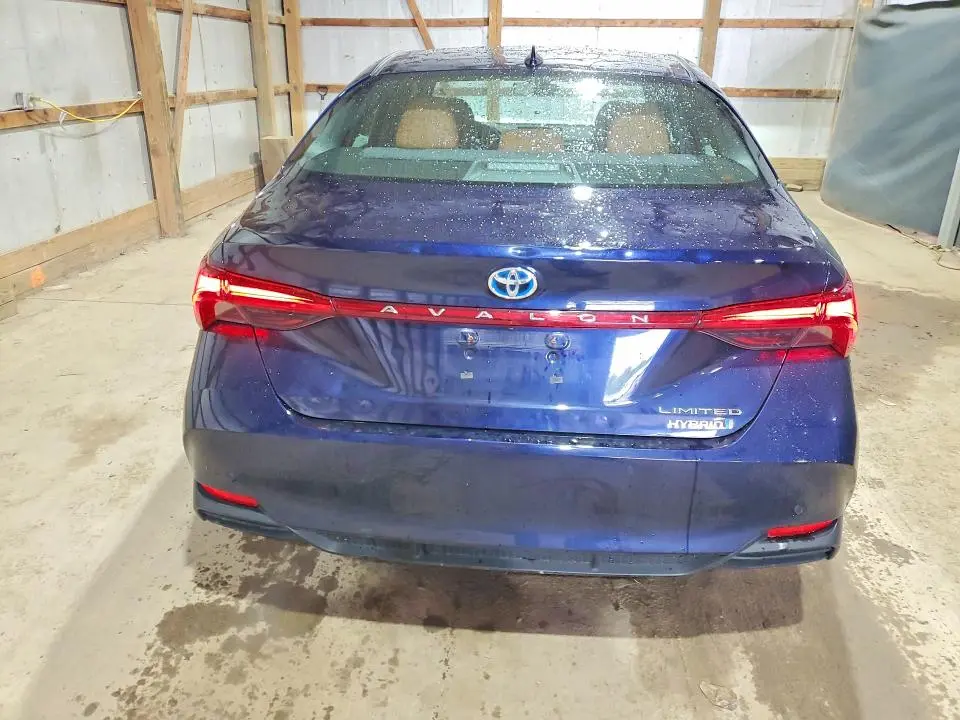 2021 TOYOTA AVALON LIMITED  