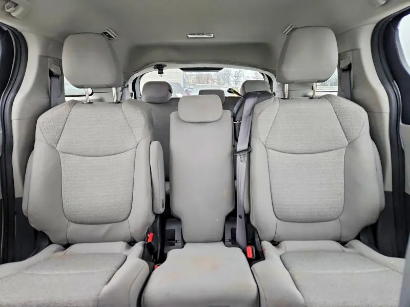 2022 TOYOTA SIENNA LE 8-PASSENGER  