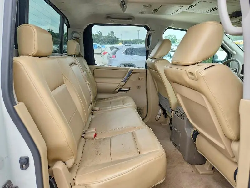 2011 NISSAN TITAN SV  