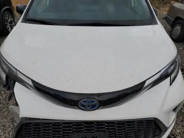 2022 TOYOTA SIENNA XSE  