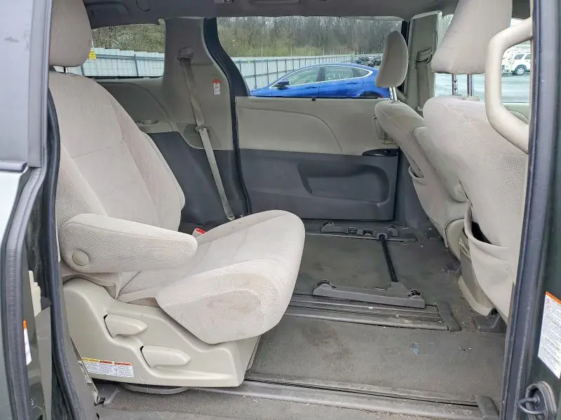 2020 TOYOTA SIENNA LE 8-PASSENGER  