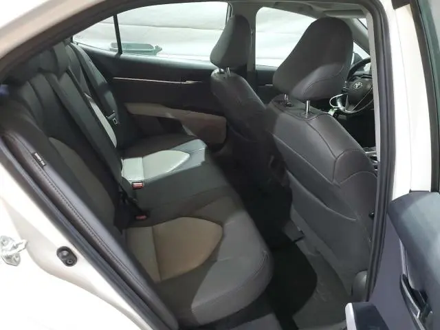 2020 TOYOTA CAMRY XLE  