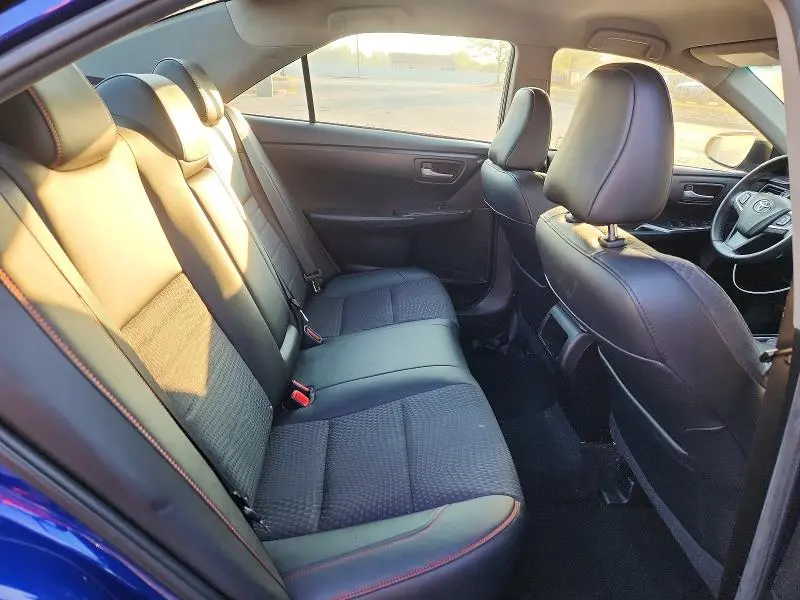 2015 TOYOTA CAMRY SE  