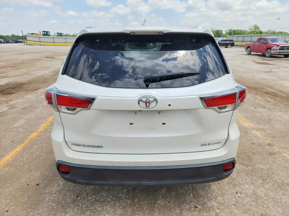 2016 TOYOTA HIGHLANDER XLE  