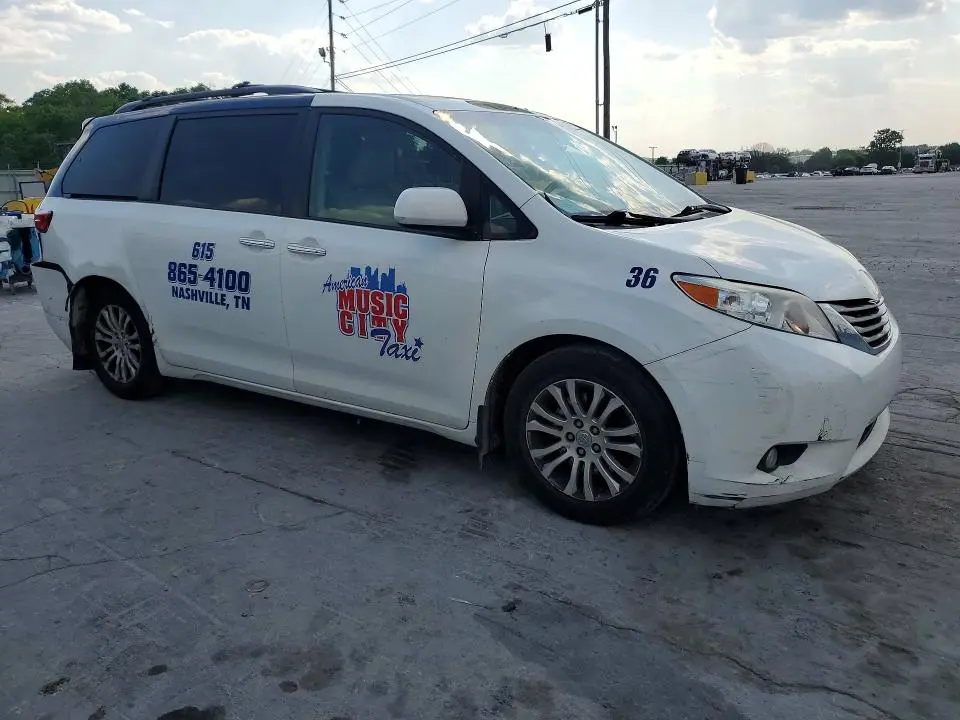 2015 TOYOTA SIENNA XLE 8-PASSENGER  