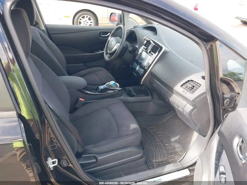 2017 NISSAN LEAF SV