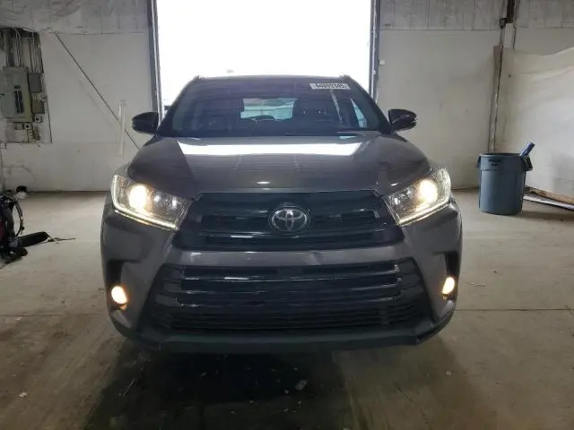 2017 TOYOTA HIGHLANDER SE  
