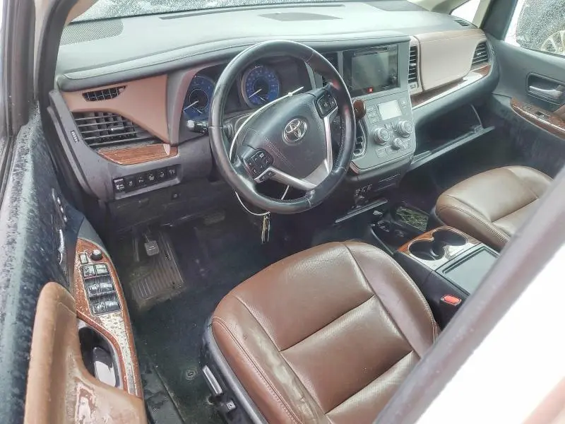 2017 TOYOTA SIENNA LIMITED PREMIUM 7-PASSENGER  