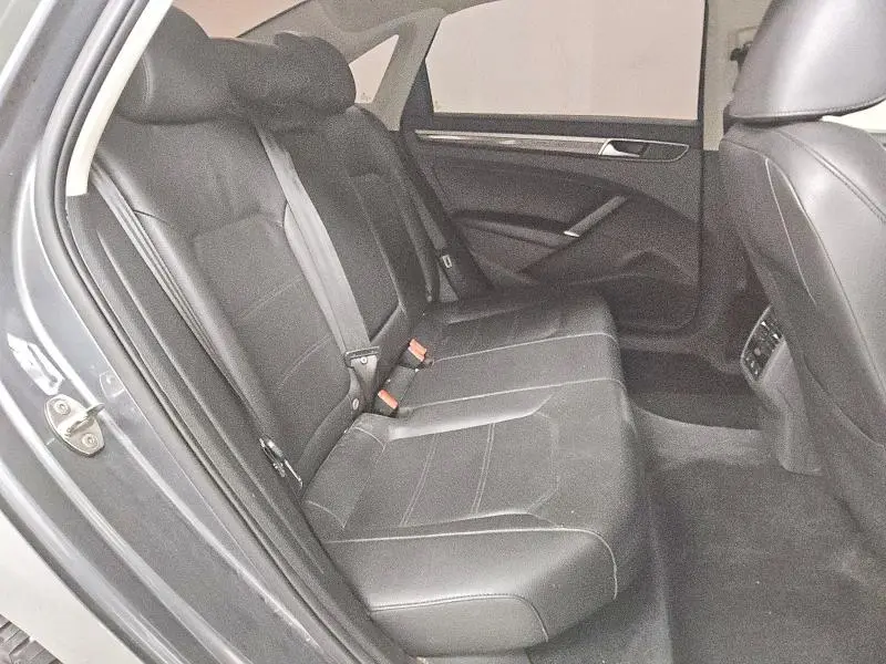 2018 VOLKSWAGEN PASSAT SE  