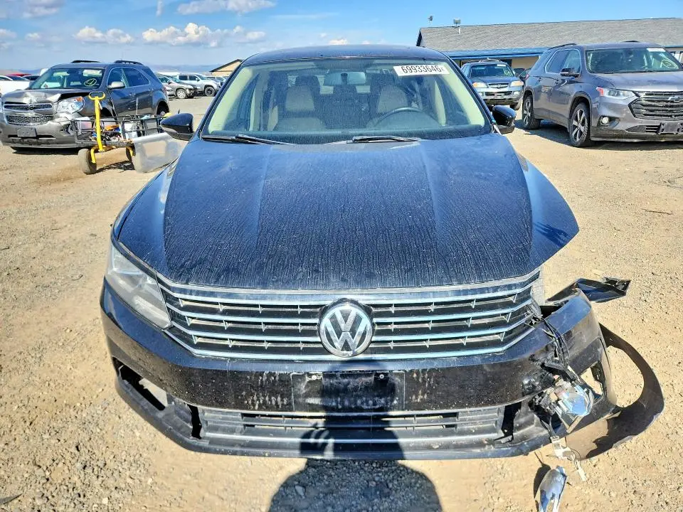2016 VOLKSWAGEN PASSAT SE  