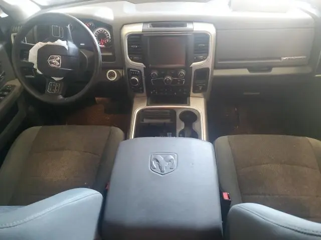 2016 RAM 1500 SLT