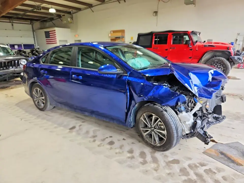 2023 KIA FORTE LXS  