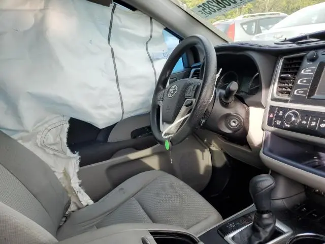 2016 TOYOTA HIGHLANDER LE  