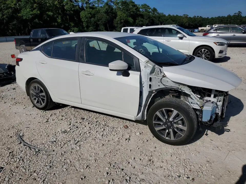 2024 NISSAN VERSA SV  