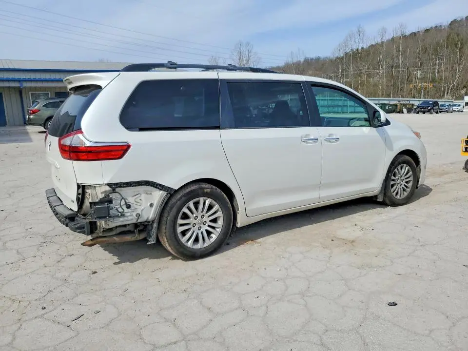 2016 TOYOTA SIENNA XLE PREMIUM 8-PASSENGER  