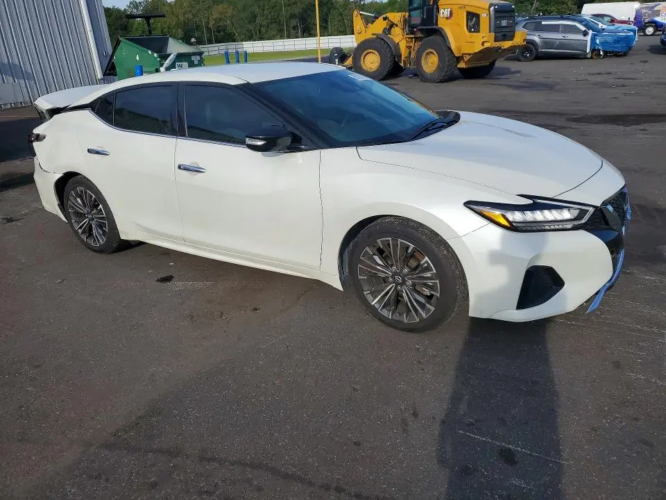 2023 NISSAN MAXIMA SV  