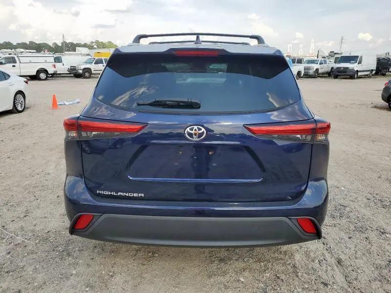 2022 TOYOTA HIGHLANDER XLE  