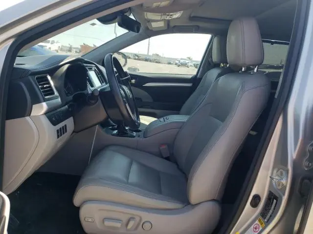 2017 TOYOTA HIGHLANDER SE  