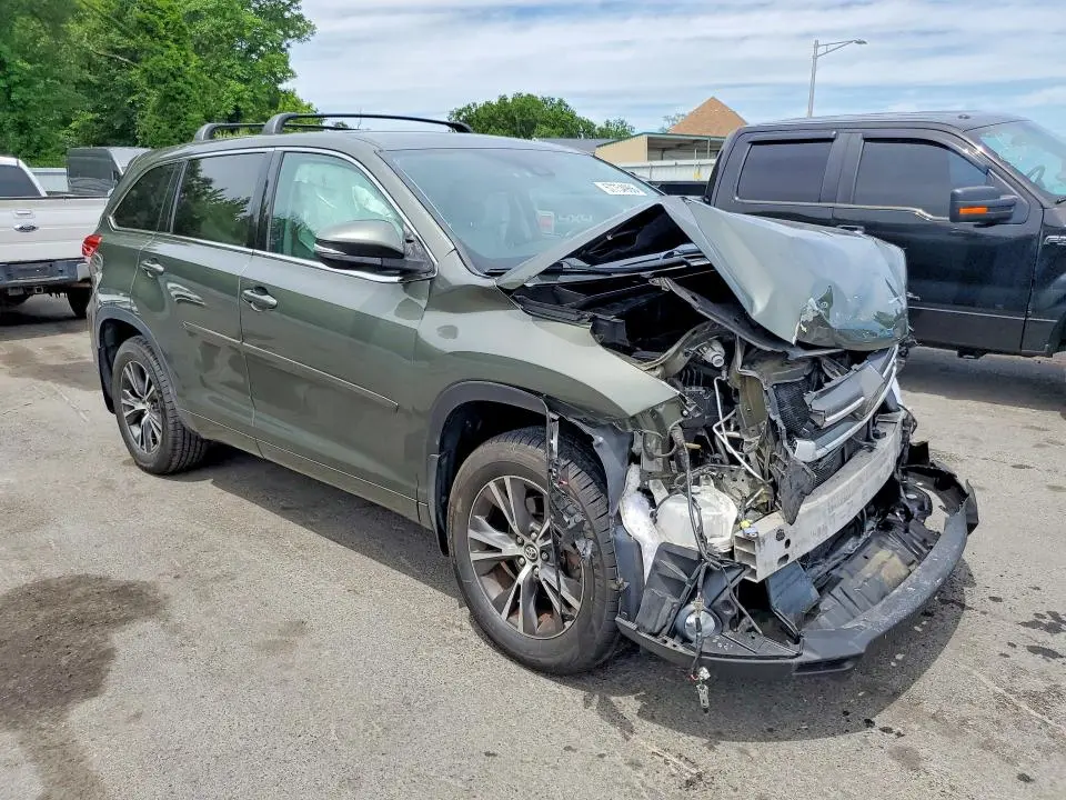 2017 TOYOTA HIGHLANDER LE PLUS  