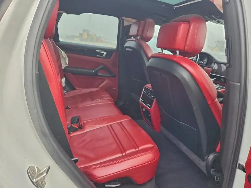 2019 PORSCHE CAYENNE   