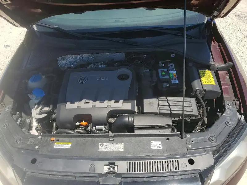 2013 VOLKSWAGEN PASSAT SE  