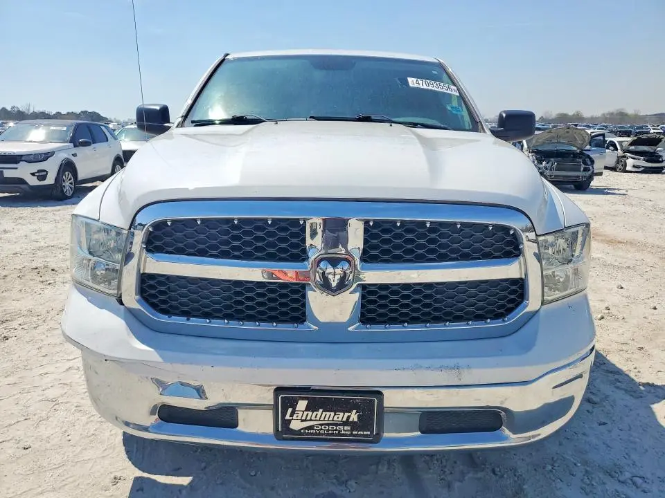 2016 RAM 1500 SLT  