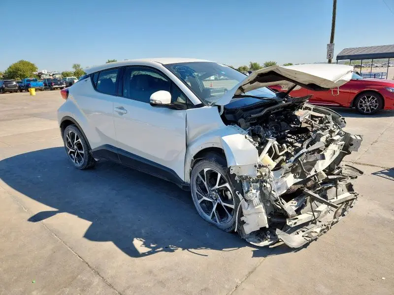 2021 TOYOTA C-HR XLE  