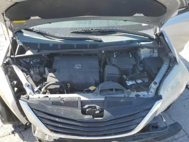 2013 TOYOTA SIENNA LE  