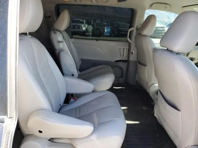 2014 TOYOTA SIENNA LE  