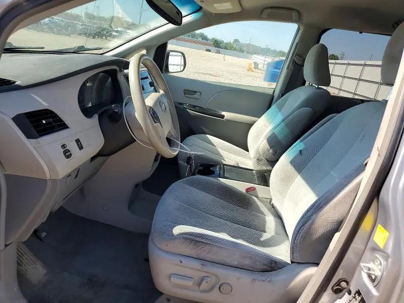 2011 TOYOTA SIENNA LE  