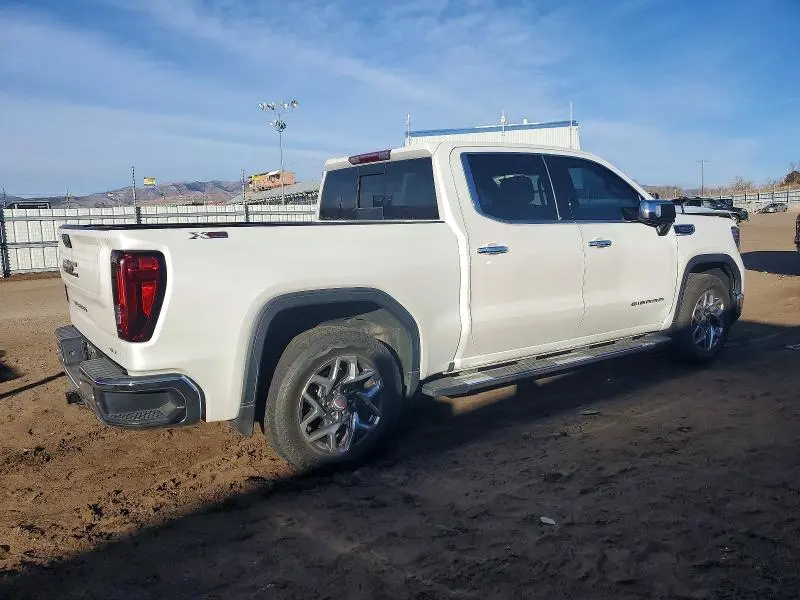 2022 GMC SIERRA K1500 SLT  