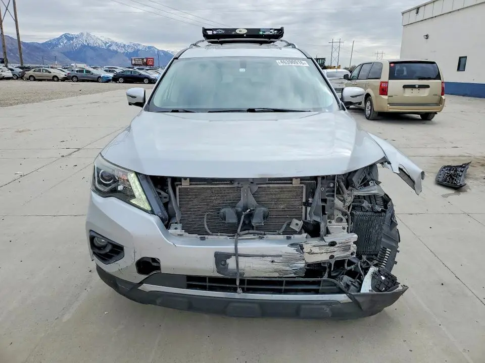 2017 NISSAN PATHFINDER SL  