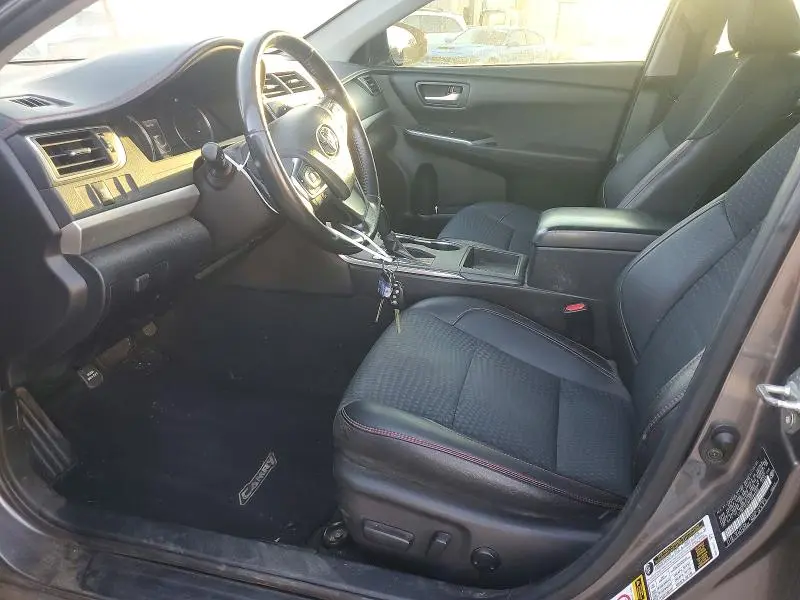2015 TOYOTA CAMRY SE  