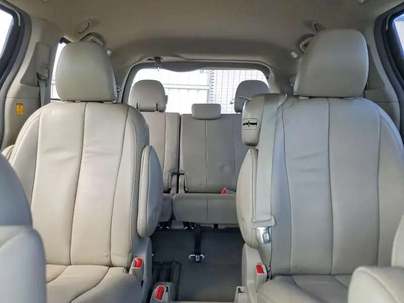 2013 TOYOTA SIENNA XLE 8-PASSENGER  