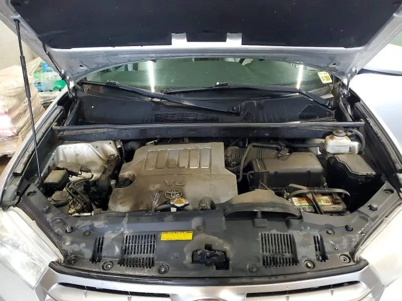 2011 TOYOTA HIGHLANDER SE  