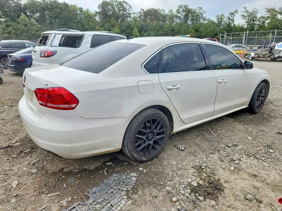 2013 VOLKSWAGEN PASSAT SE  