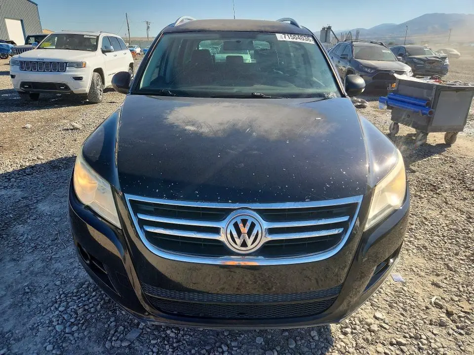 2011 VOLKSWAGEN TIGUAN S  