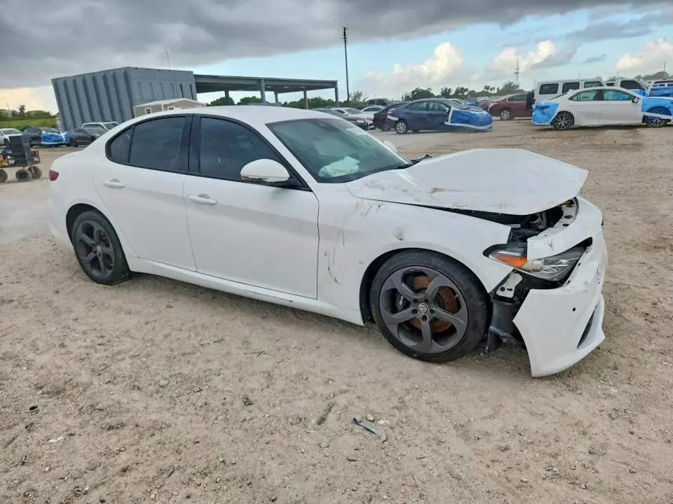 2017 ALFA ROMEO GIULIA   