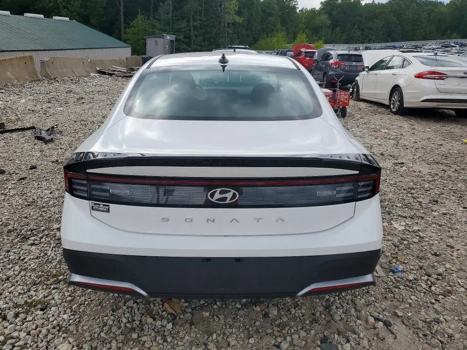 2026 HYUNDAI SONATA SE  