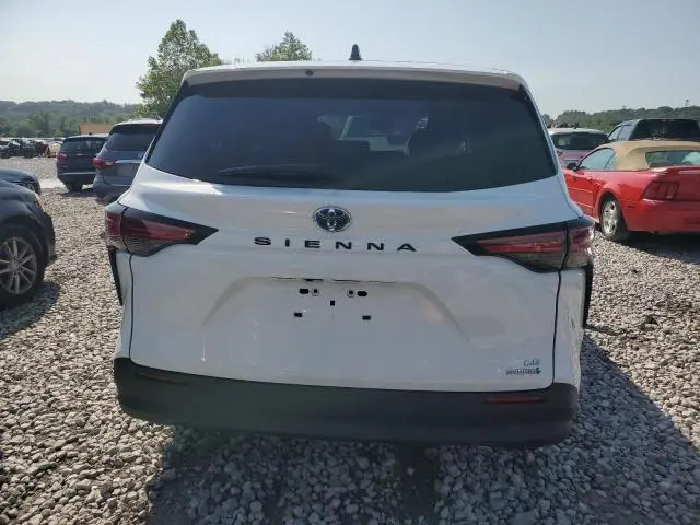 2022 TOYOTA SIENNA LE  