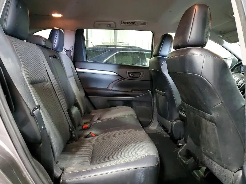2017 TOYOTA HIGHLANDER LE PLUS  