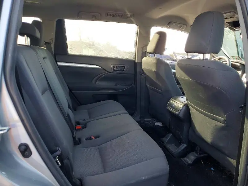 2018 TOYOTA HIGHLANDER LE  