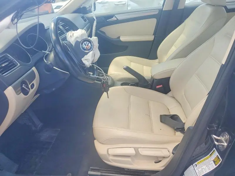 2017 VOLKSWAGEN JETTA SE  