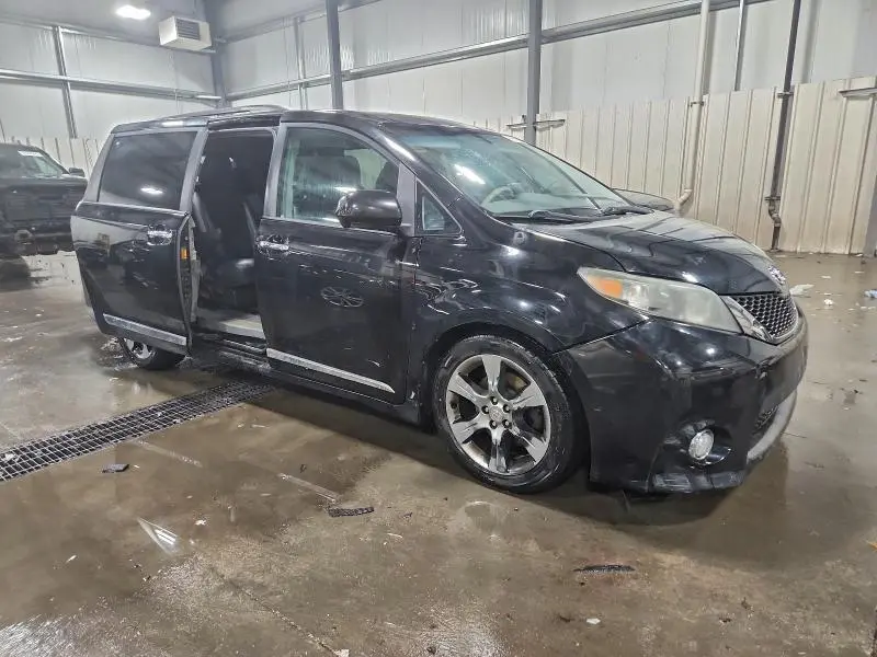 2014 TOYOTA SIENNA SPORT  