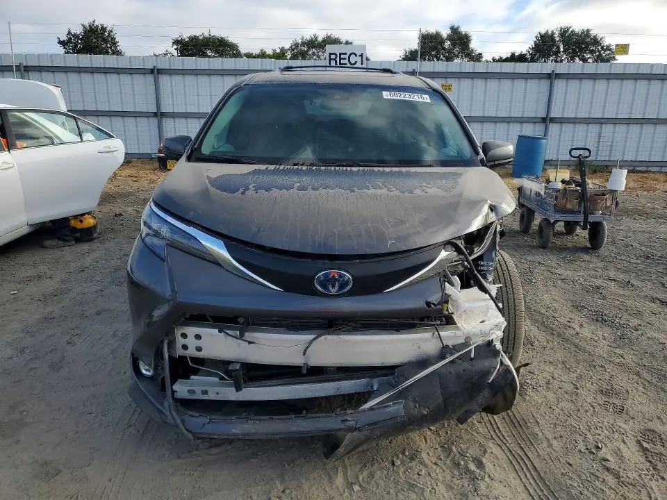2025 TOYOTA SIENNA XLE 7-PASSENGER  
