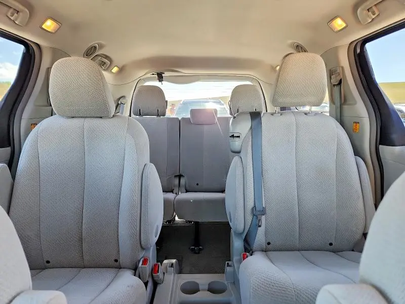 2013 TOYOTA SIENNA LE  