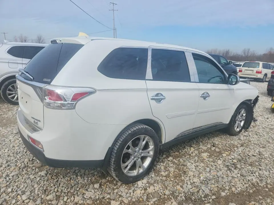 2014 MITSUBISHI OUTLANDER SE  