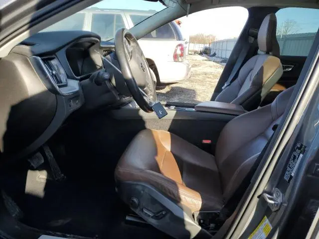 2020 VOLVO XC60 T5 MOMENTUM  